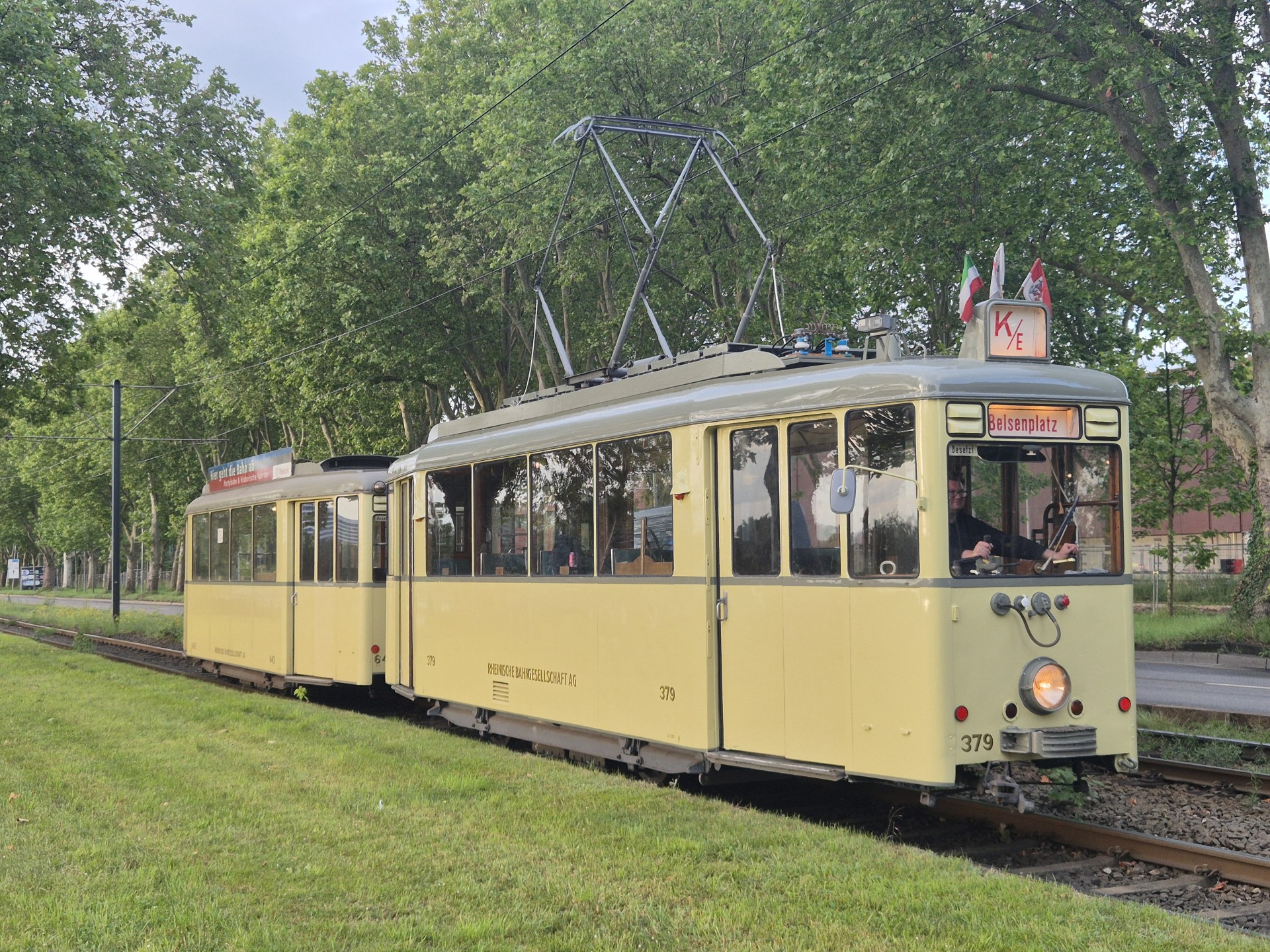 Nach einer umfangreichen Testfahrt mit "seinem" Beiwagen 643 geht es zunächst zurück zum Betriebshof Handweiser. Der Wagen ist hier kurz vor dem Südfriedhof zu sehen. (Foto: JZ)