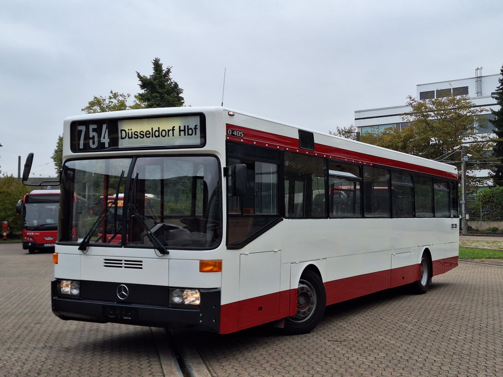 Die ersten überholten Rollbandkästen sind bereits wieder eingebaut, wenn auch dort noch nicht alle Leuchtmittel funktionieren (Foto: jz)