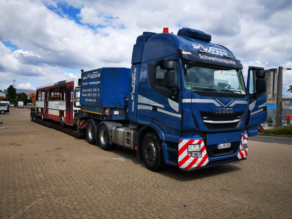 Die Firma Wocken übernimmt den Transport. An dieser Stelle nochmals herzlichen Dank für die kompetente Durchführung! Gute Fahrt! (Foto: fm)