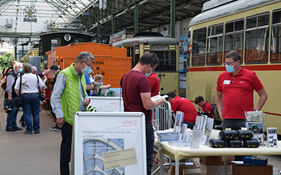 At the club stand you can buy all kinds of literature and rarities. Foto: Brigitte Männel